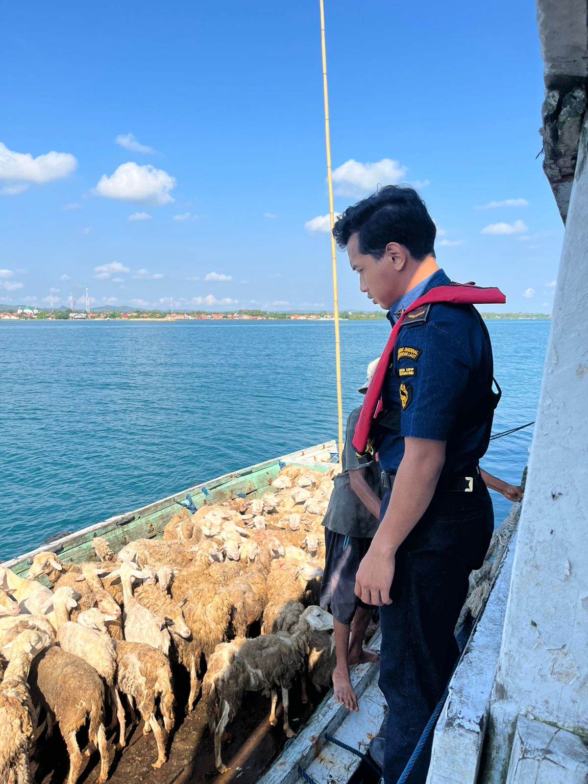 Pastikan Laik Laut, Tim Patroli Telaga Biru Cek Kesiapan KLM Sebelum Berlayar
